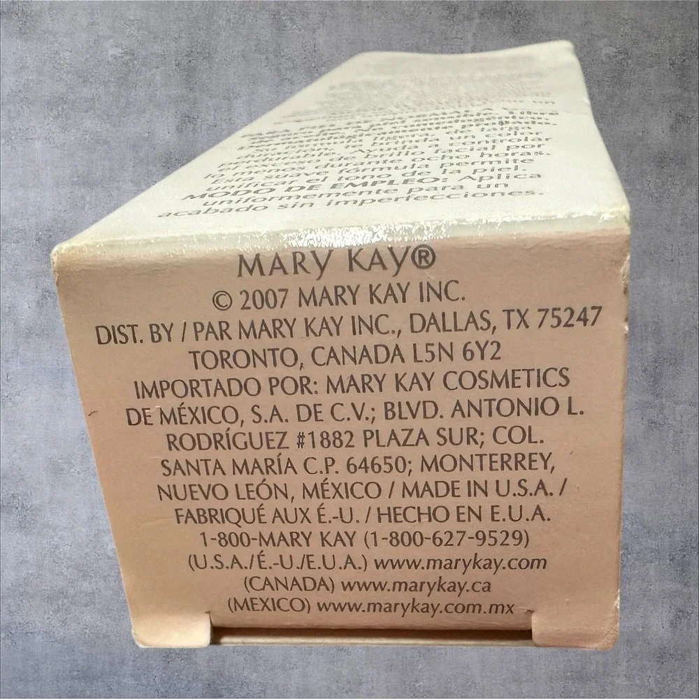 Mary Kay Medium-Coverage Foundation Ivory 200 356000 1oz NEW - Pink Cap Liquid
